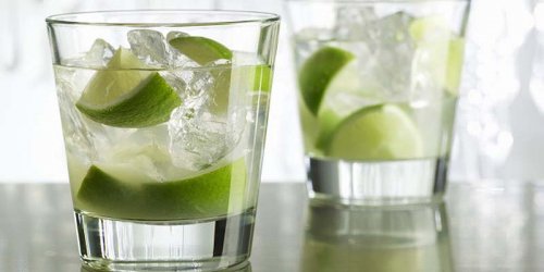 Caipirinha de vodka o caipirosca